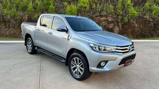 TOYOTA HILUX 2.8 SRX 4X4 CD 16V DIESEL 4P AUTOMÁTICO